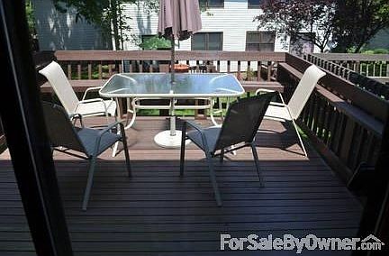 DECK
						:
						PRIVATE DECK OFF FROM THE KITCHEN
