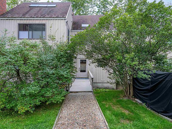 2nd image of 47 Dana Place Road #8