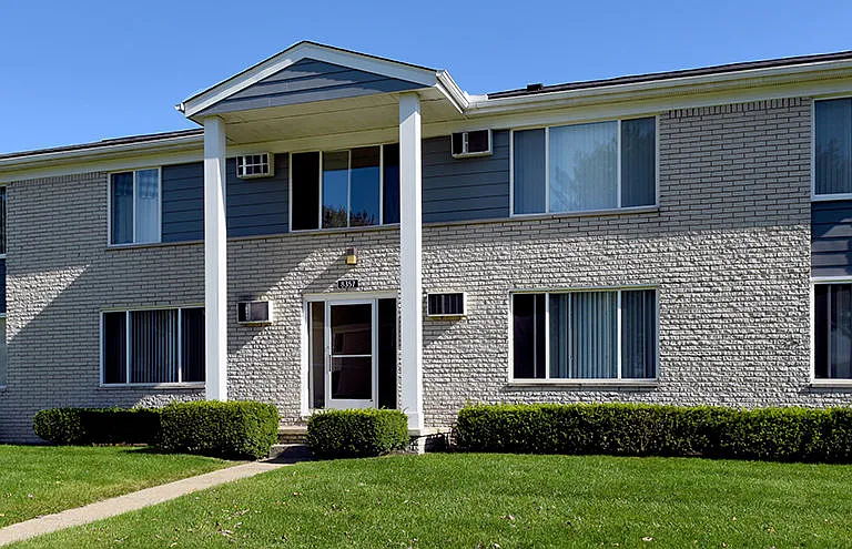 Sterling Park Apartments — Photo 19