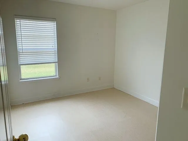 2344 Millford Ln W — Photo 7