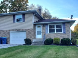 2448 Twin Lakes Dr, Uniontown, OH 44685