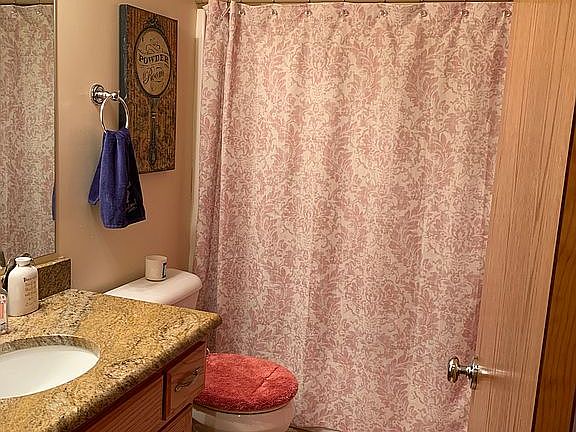 3rd image of 1412 Golden Hills Dr