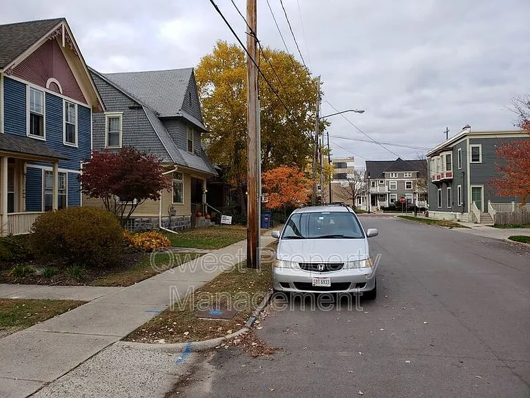 221 Hollister Ave SE #1 — Photo 2