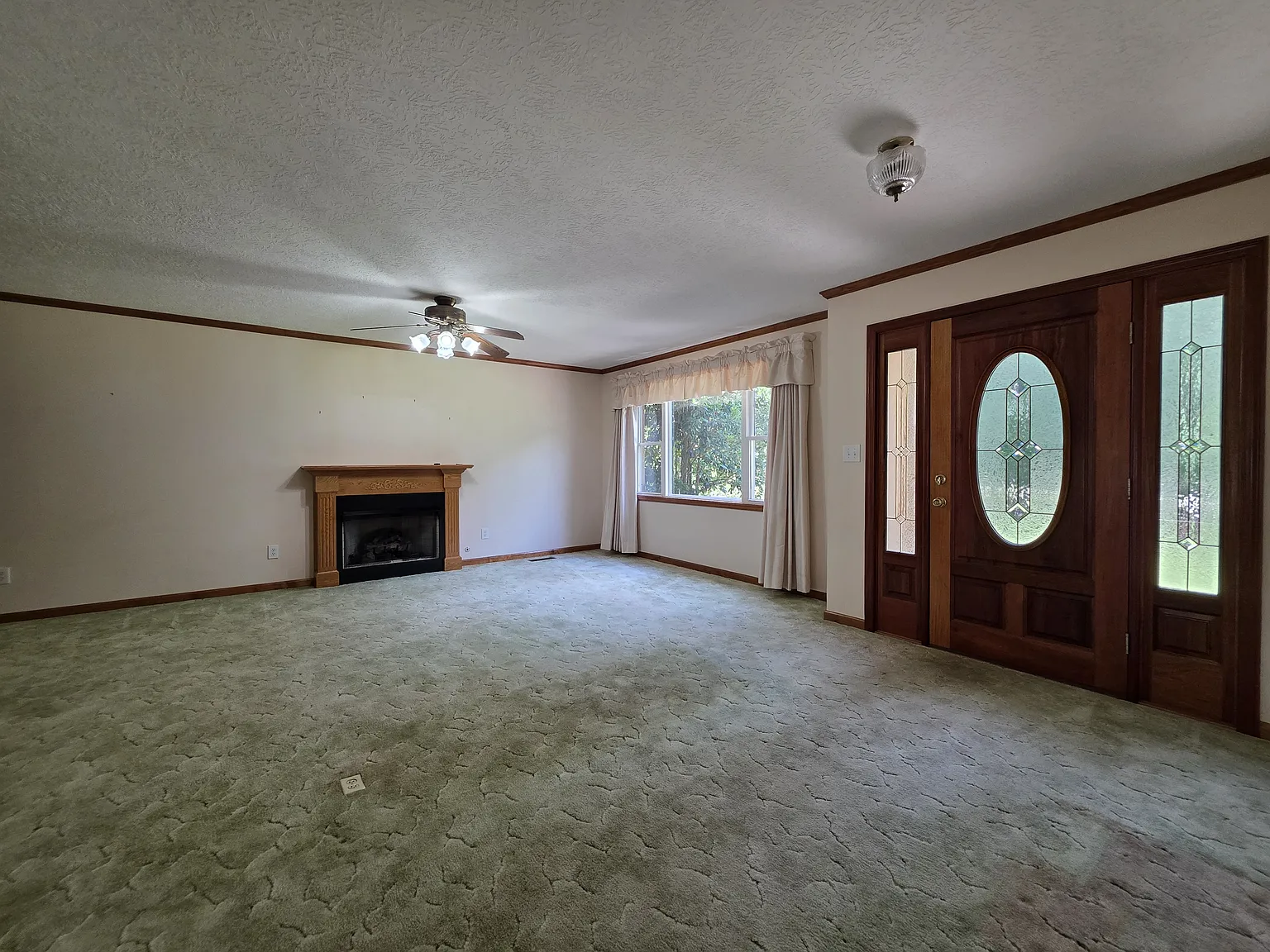 4 bed, 2450 sqft, $1,900 — Photo 2