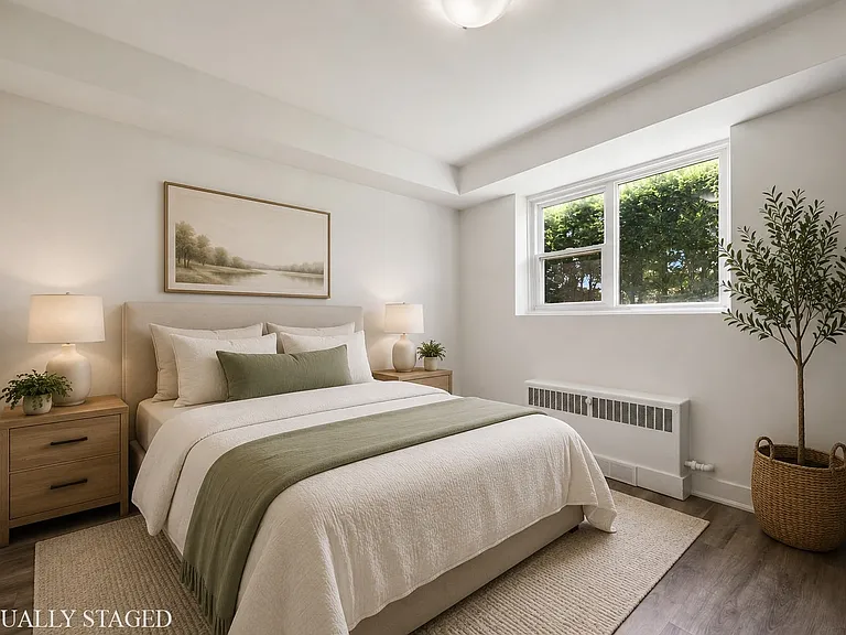 164 Belmont Ave W — Photo 15