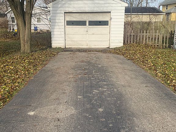 4th image of 2721 Carleton Ave