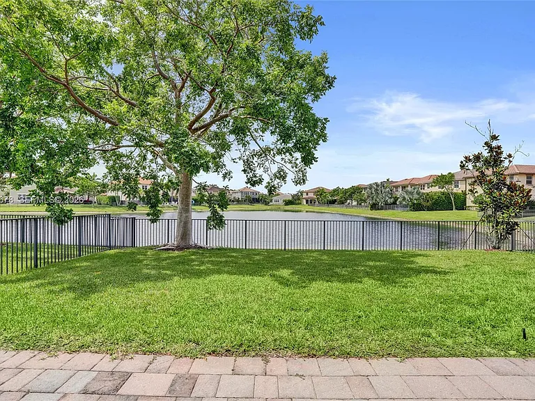 10340 Lake Vista Ct — Photo 15