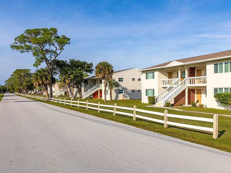 Vetra Indian Harbour Beach — Photo 9