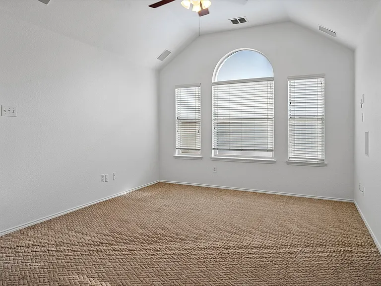 4401 Caledonia Creek Ln — Photo 11