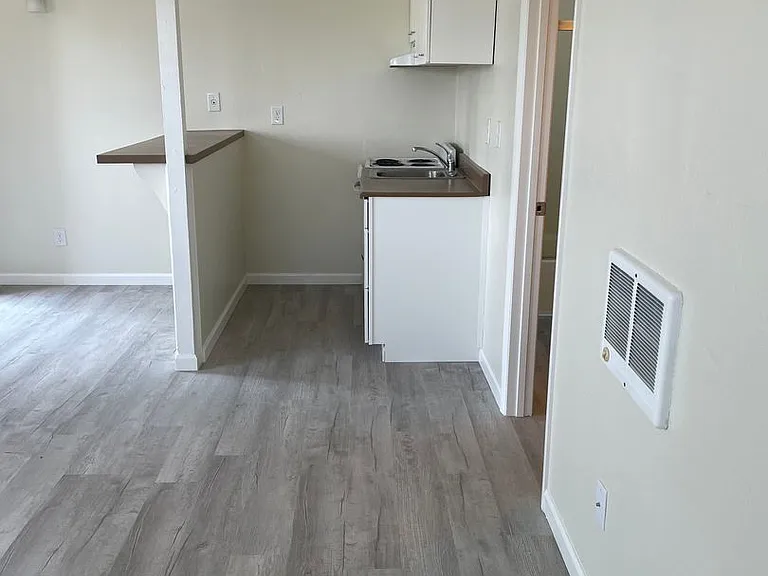 380 Lake Blvd — Photo 2
