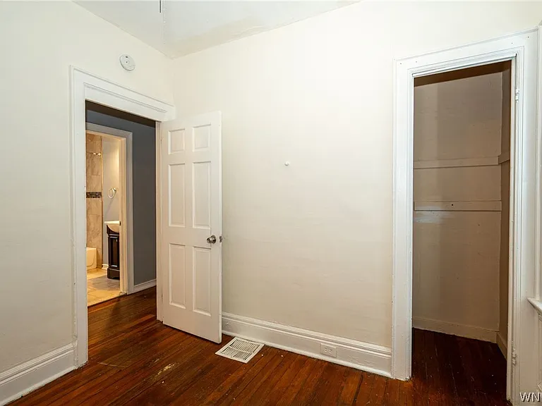 11 Hoyt St — Photo 23