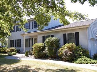 9 Robin Ln, Wappingers Falls, NY 12590