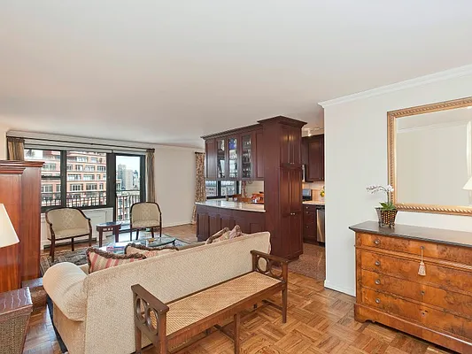 Sold by Sotheby's International Realty | media 19