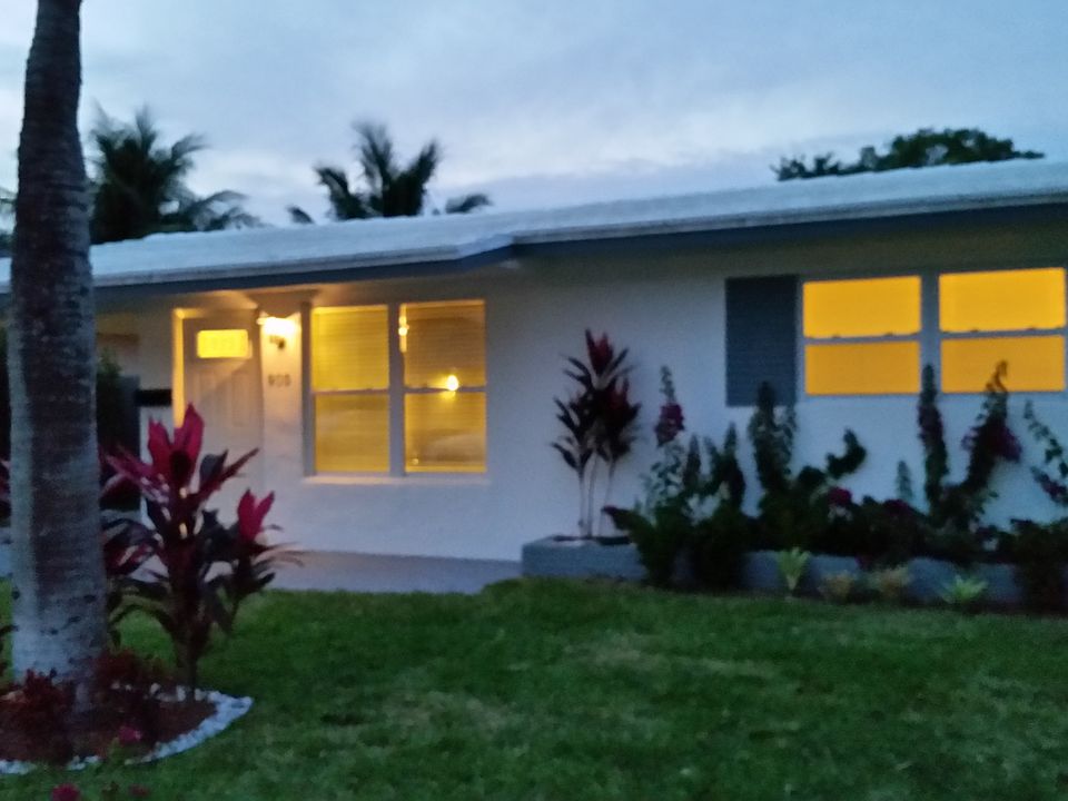 1st image of 905 NE 29th Dr
