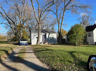 1060 W Cass Ave, Flint, MI 48505