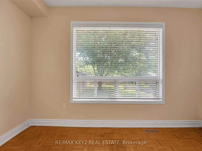633 Caboto Trl — Photo 16
