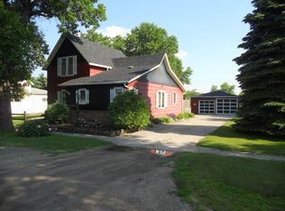 401 1st Ave, Reynolds, ND 58275