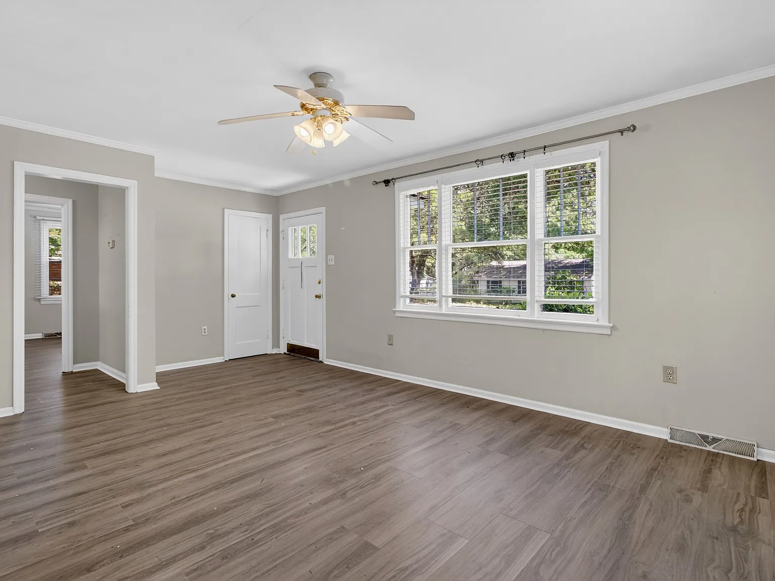 2 bed, 839 sqft, $3,300 — Photo 2