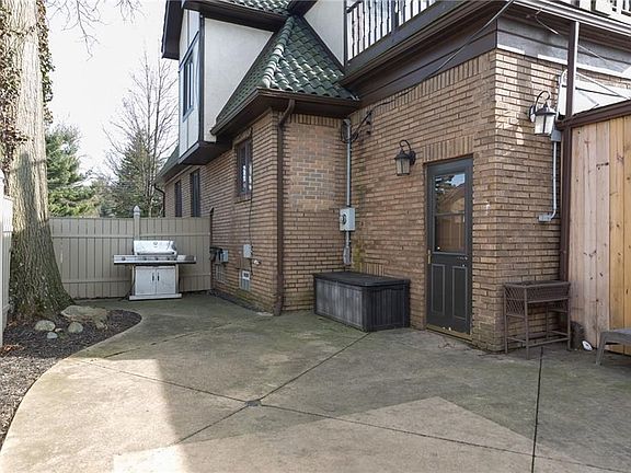 5th image of 3536 Rocky River Dr
