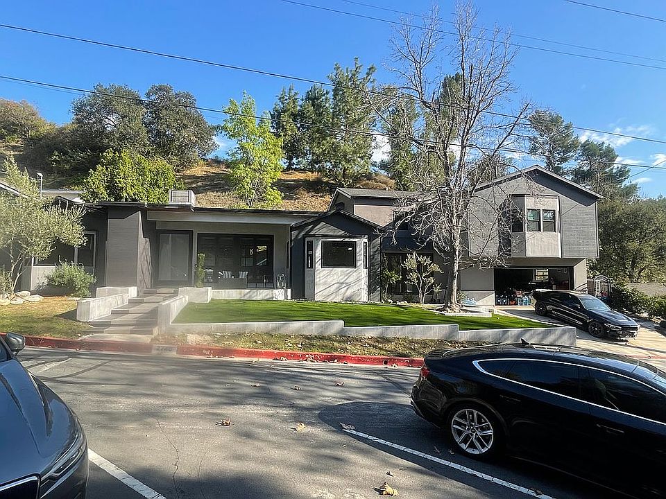 2nd image of 2740 Hollister Ter