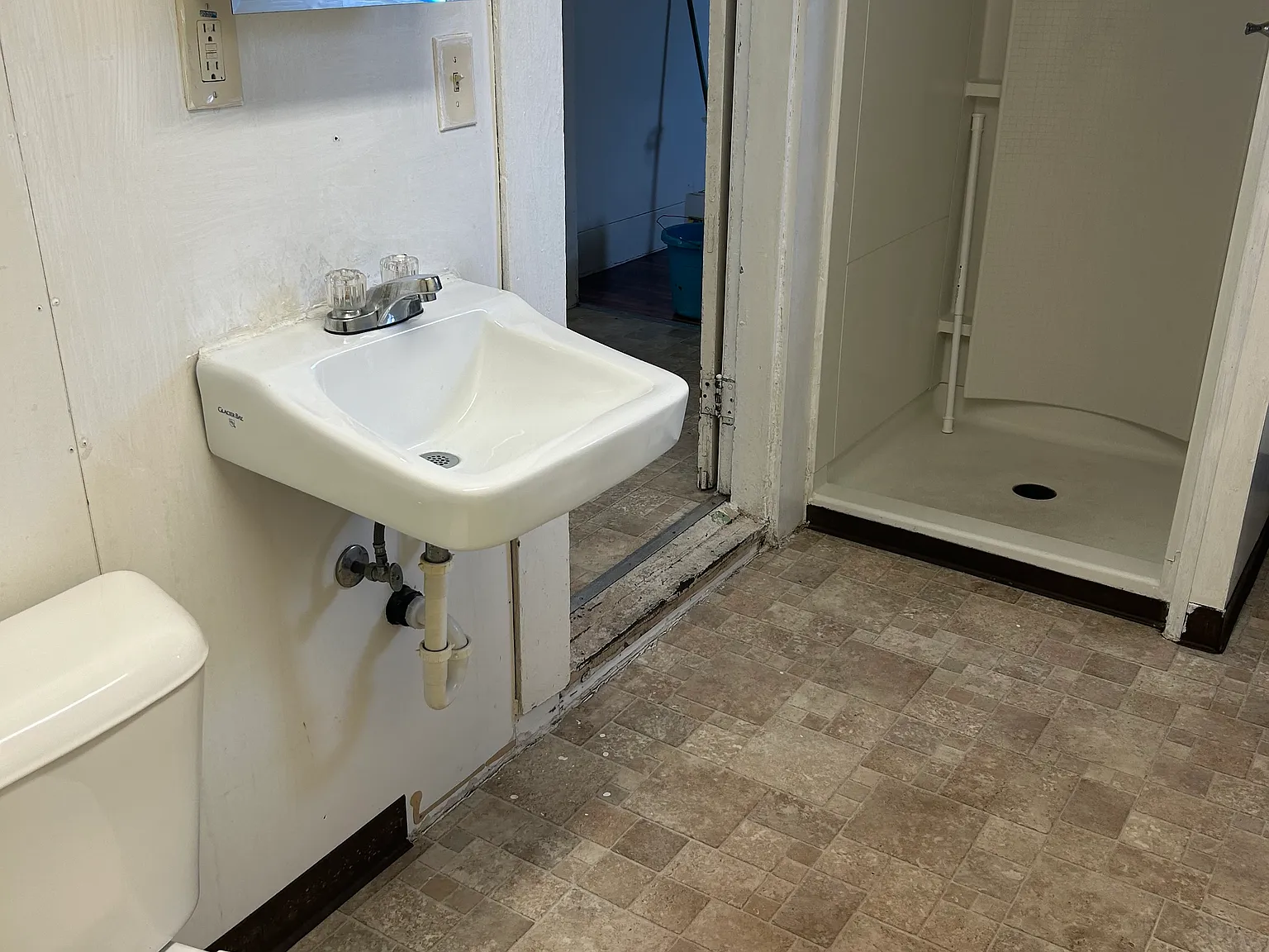 1 bed, 1100 sqft, $1,050 — Photo 4