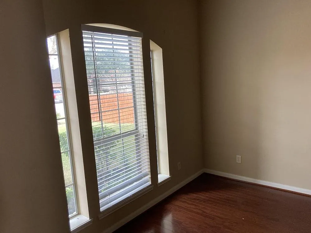 4 bed, 3.0 bath, 3285 sqft, $2,595 — Photo 2