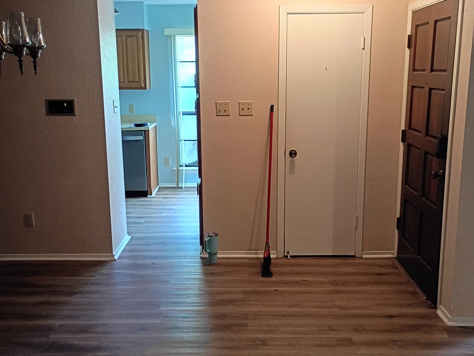 2 bed, 1.5 bath, 1100 sqft, $1,400 — Photo 2
