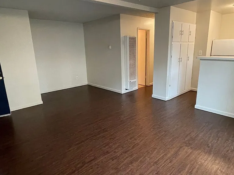 Chateau Apartments — Photo 6