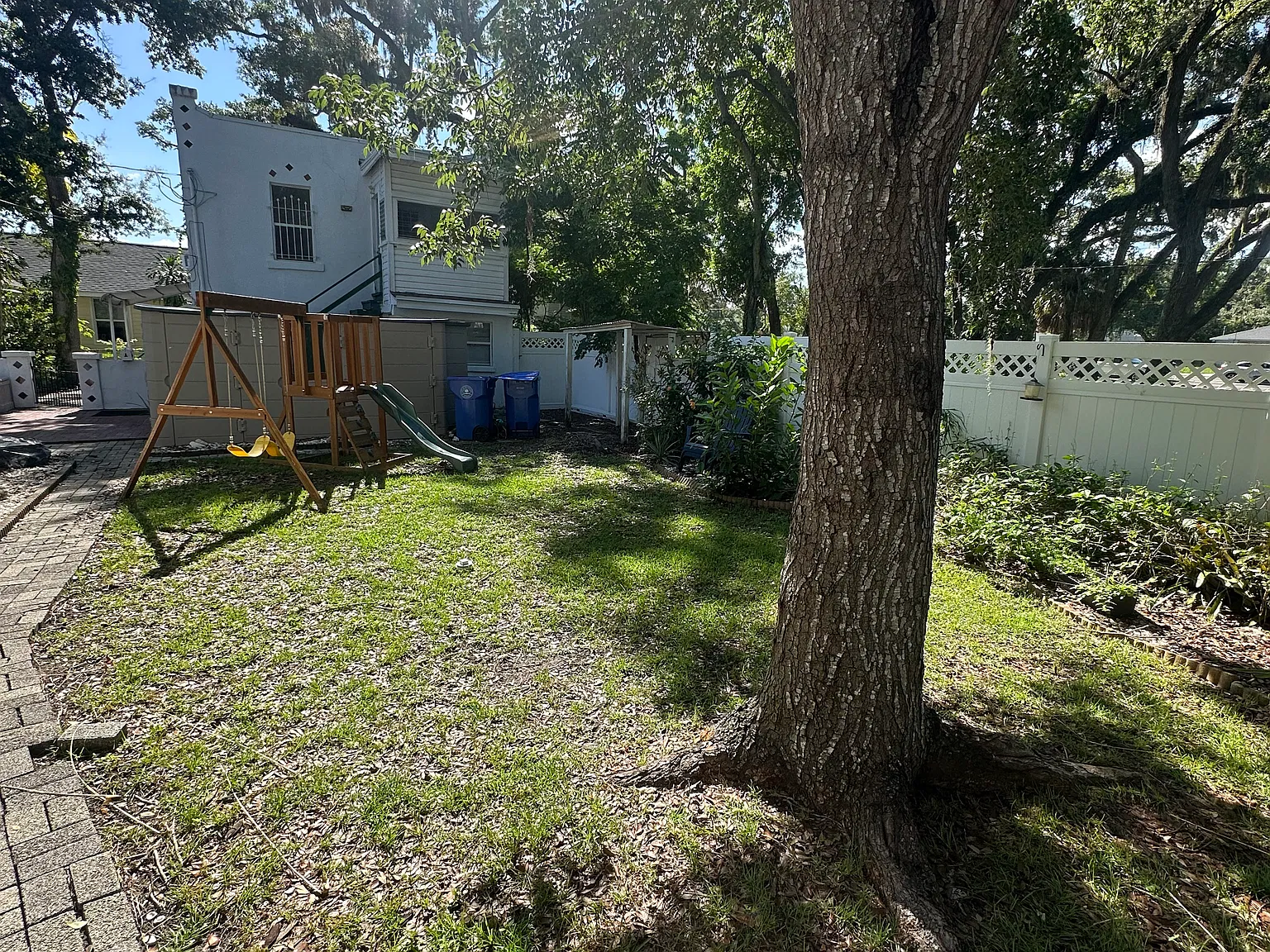 3 bed, 1600 sqft, $2,150 — Photo 3