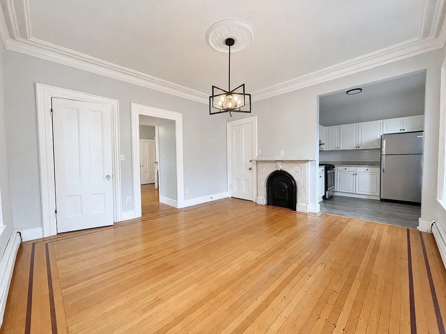 3 bed, 1.0 bath, 2000 sqft, $3,600 — Photo 3