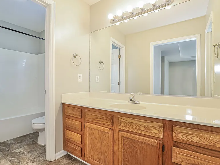 235 Lorraine Dr — Photo 10
