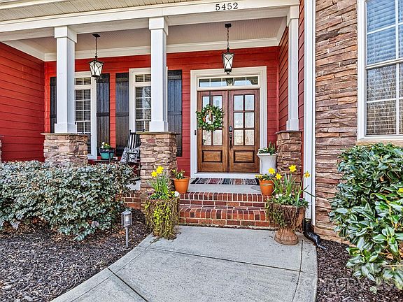3rd image of 5452 Dolphin Ln