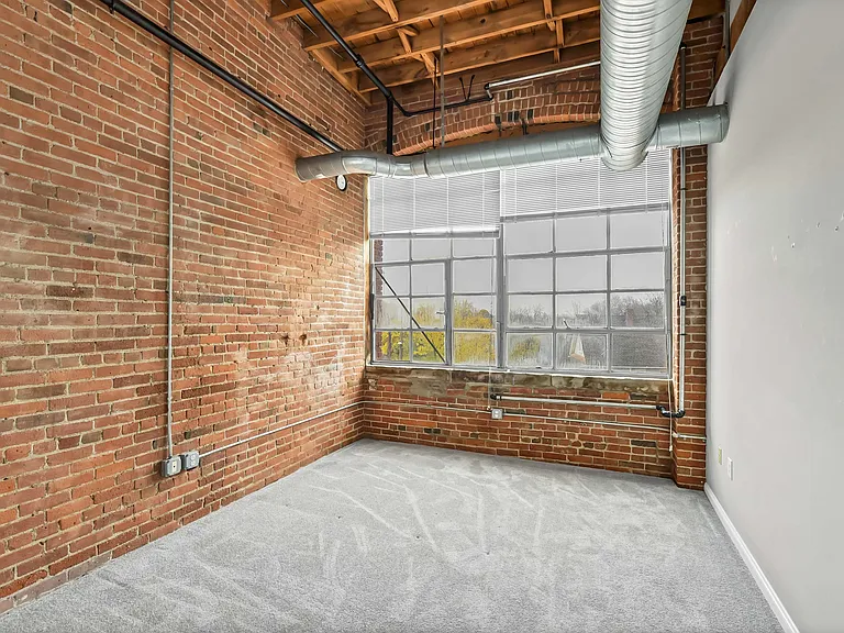 3307 Scranton Rd #303 — Photo 10
