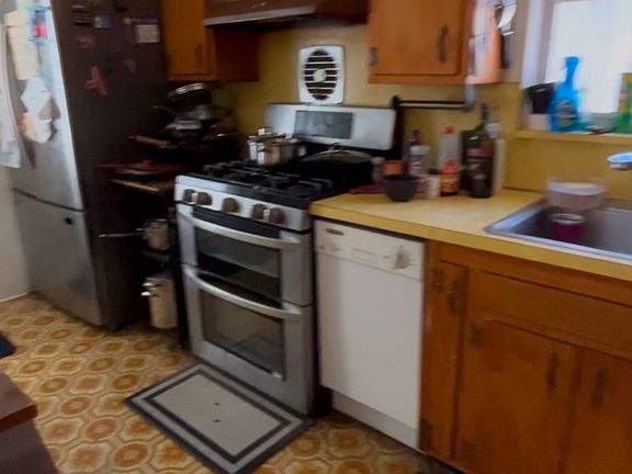 5th image of 566 Stowe Ave