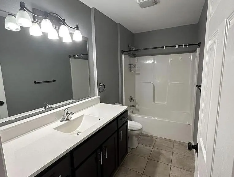 2721 Kellogg Ave — Photo 9