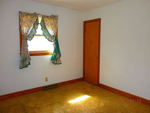 5th image of 212 Woodlawn Ave