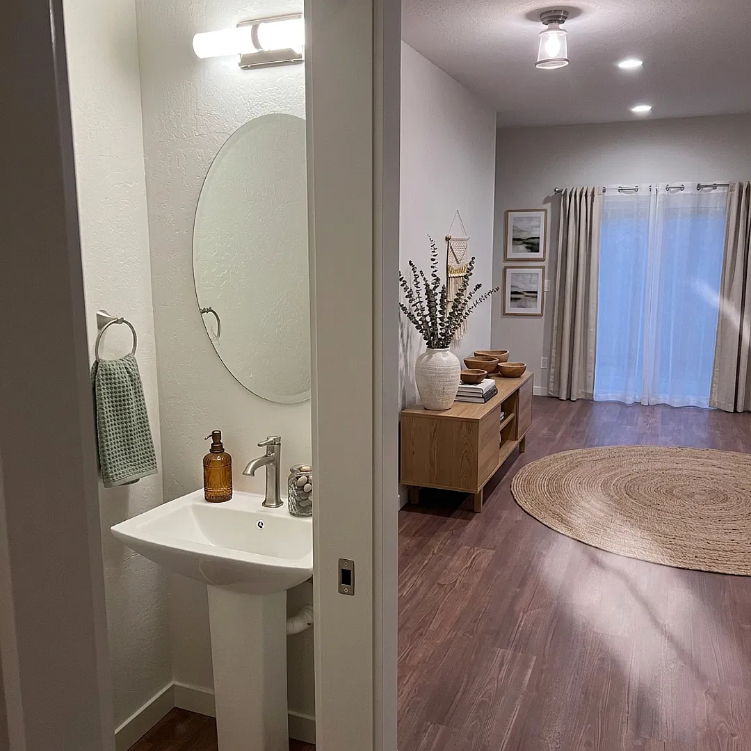 Coming Soon | Three bedroom townhouse in Central Talent location! — Photo 4