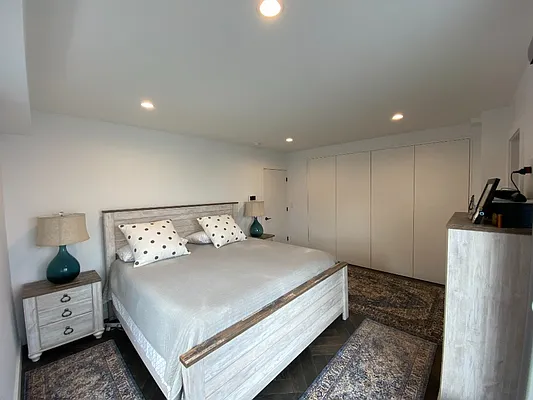 Rented by Bouklis Group | media 3