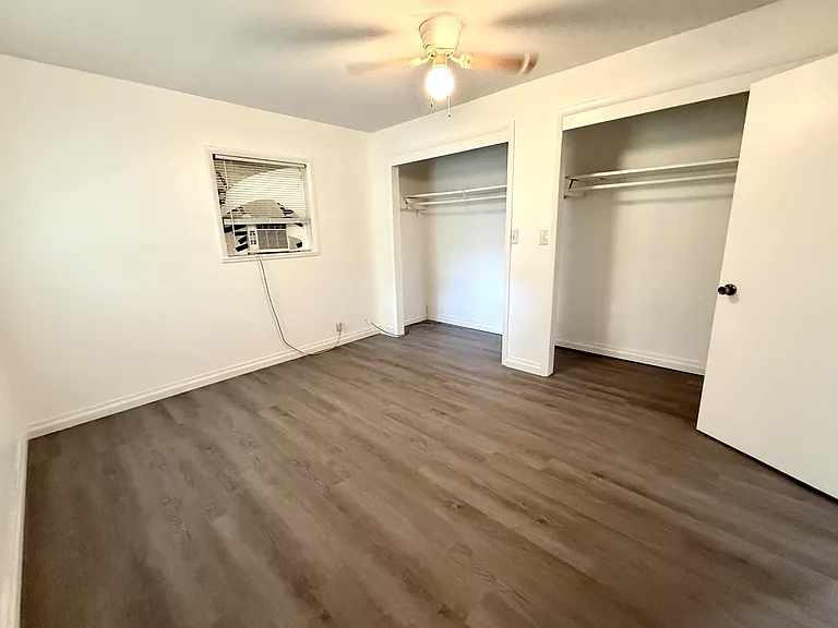 329 E St NE — Photo 11