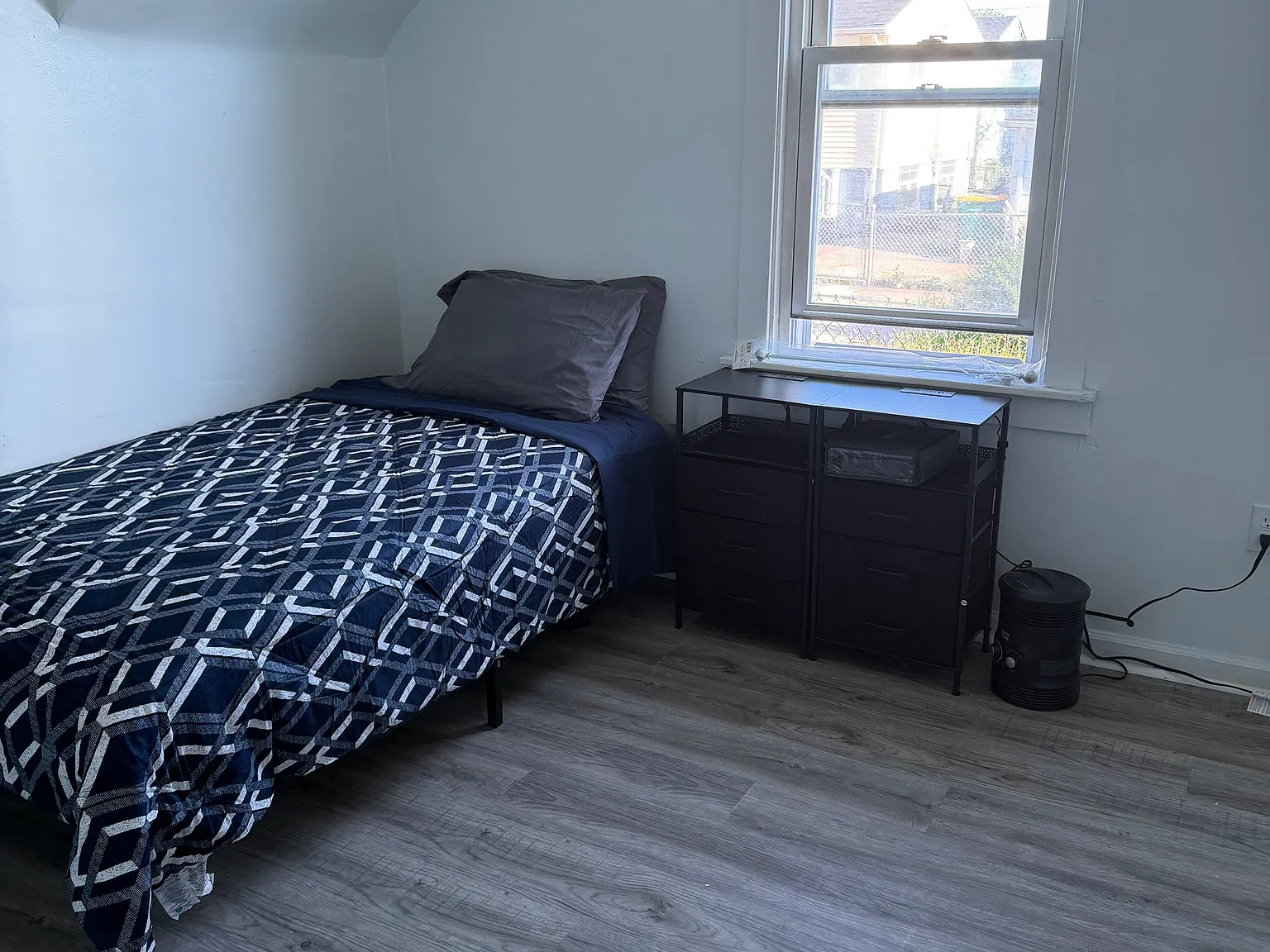 2 bed, 1.0 bath, $750 — Photo 1