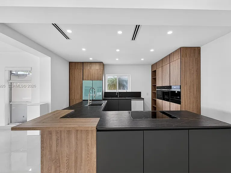 1101 S Shore Dr #1 — Photo 8