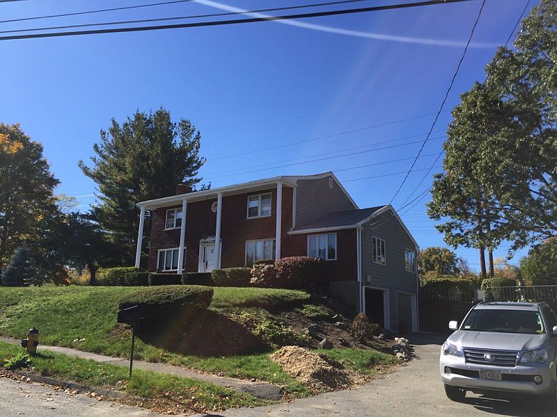 2nd image of 32 Silver Hill Ln