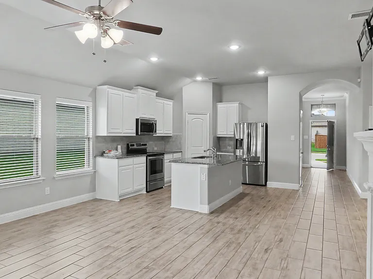 426 Oleander Dr — Photo 4