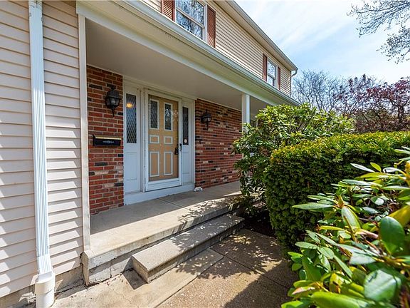 2nd image of 26800 Gershwin Dr