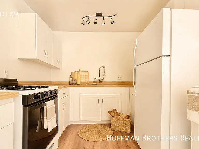 11950 Laurelwood Dr #1 — Photo 4