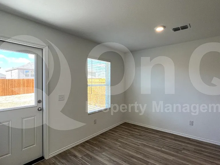 882 Breakwater Dr — Photo 8