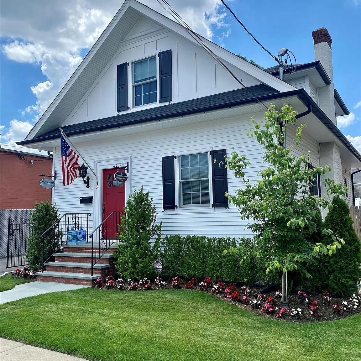 2 bed, 1.0 bath, 1000 sqft, $2,700 — Photo 1