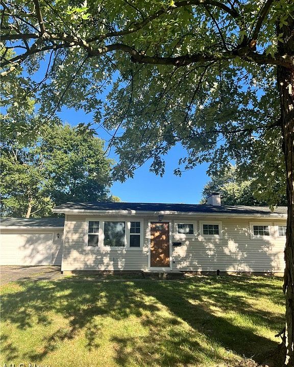 1st image of 24 Circle Dr