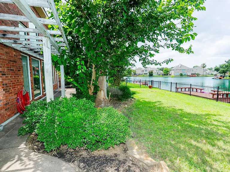 12022 Miramar Shores Dr — Photo 16
