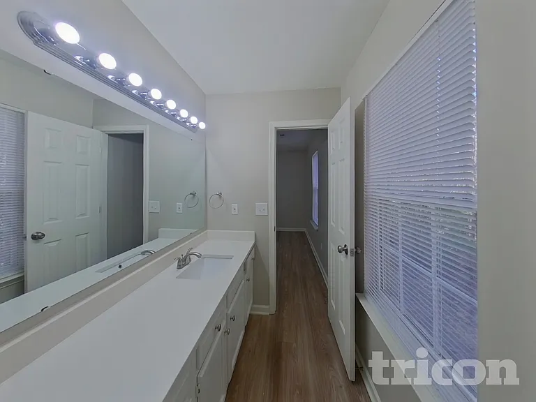 705 Continental Dr — Photo 7